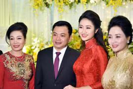 Ngất ngây trước vẻ kiều diễm của Hoa hậu Thu Ngân trong lễ ăn hỏi