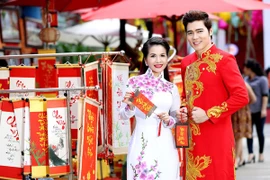 Hoa hậu Lê Thanh Thúy du xuân cùng ca sĩ Lưu Chí Vỹ