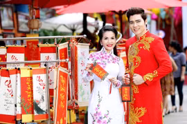 Hoa hậu Lê Thanh Thúy du xuân cùng ca sĩ Lưu Chí Vỹ