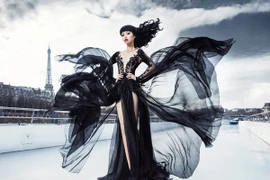 Siêu mẫu Việt Nam "khuấy đảo" sàn diễn Haute Couture năm 2017