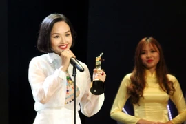 "Bà nội" Miu Lê giành giải "Nữ diễn viên xuất sắc nhất"