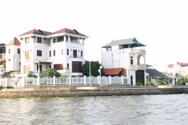 Không xây dựng thêm công trình sát hồ Tây