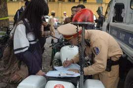 Hàng trăm trường hợp học sinh không đội MBH đã bị xử phạt