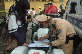 Hàng trăm trường hợp học sinh không đội MBH đã bị xử phạt