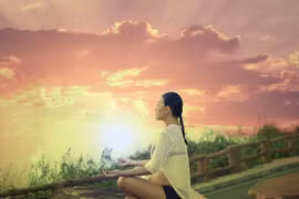 Mang bầu 7 tháng, Diệu Huyền vẫn siêng năng tập Yoga