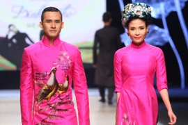 Lương Thế Thành - Thuý Diễm tái hiện "đám cưới" trên sàn catwalk