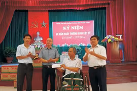 Tân Hiệp Phát cùng đoàn thanh tra 6 bộ ngành thăm tặng quà thương binh nặng