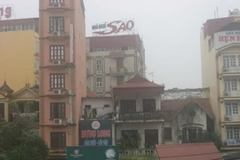 Ép nạn nhân vào nhà nghỉ để đánh đập