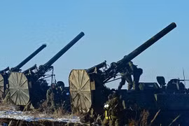 Quân đội Nga tập trận bằng pháo cối uy lực nhất thế giới 2S4 Tyulpan