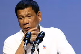 Ông Duterte dọa đuổi lính Mỹ khỏi Philippines nếu không nhận được viện trợ