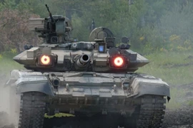 Nga nâng cấp khả năng ngắm bắn và kiểm soát hỏa lực của T-72, T-90
