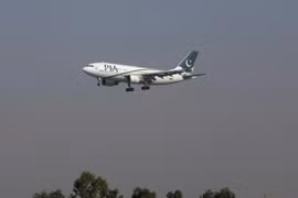 Máy bay của Pakistan rơi khi đang chở theo 47 người