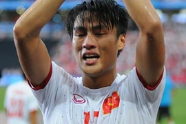 Cầu thủ Việt Nam khóc nức nở sau trận thua đau đớn