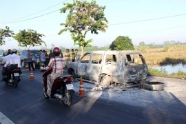 Điều tra nguyên nhân xe ôtô 7 chỗ phát hỏa khiến 2 người bị bỏng nặng