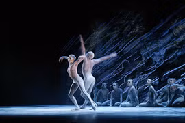 Múa thổ dân Australia tại Nhà hát lớn HN