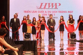 Khai mạc triển lãm "Cưới và du lịch trăng mật lần thứ 5"