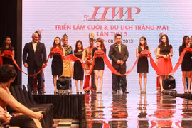 Khai mạc triển lãm "Cưới và du lịch trăng mật lần thứ 5"