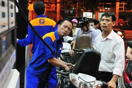 Xăng tăng giá thêm hơn 600 đồng/lít