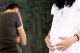 Người yêu chối bỏ cái thai, giờ quay về đòi nhận con