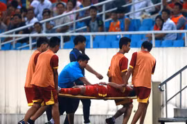 Học trò xuất viện, HLV Miura thở phào!