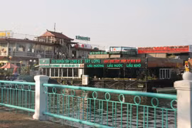 Yêu cầu du thuyền, nhà nổi hồ Tây phải tháo dỡ trước 20-2