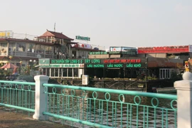 Yêu cầu du thuyền, nhà nổi hồ Tây phải tháo dỡ trước 20-2