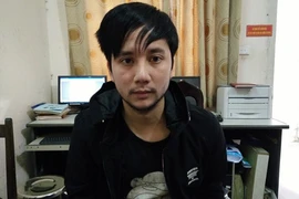 Tự mua hòm công đức đặt ở chùa để lấy tiền thập phương 