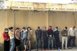 Bắt quả tang 11 đối tượng sử dụng trái phép chất ma túy trong quán karaoke