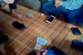 Bắt quả tang nhóm đối tượng đánh bạc trong kho hàng 