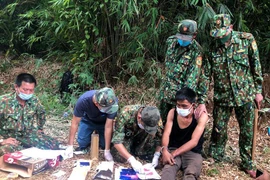 Một người Lào vượt biên trái phép vào Việt Nam cùng 38.000 viên ma túy
