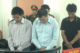 4 kỹ sư và một lái xe "rút ruột" công trình cầu Nhật Tân