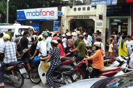 Hà Nội: Lạnh người phát hiện xác thai nhi trong thùng mỳ tôm