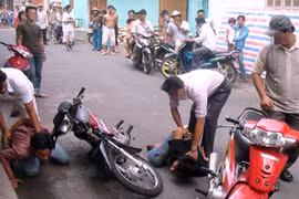 Vừa cướp giật điện thoại thì gặp CSCĐ