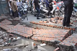 HN: Giông làm đổ tường, đè 4 người thương vong