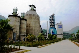 Sự hoài nghi về những “sân sau”