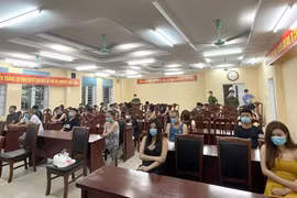 Lén lút tụ tập ở quán karaoke, 25 đối tượng dương tính với ma tuý