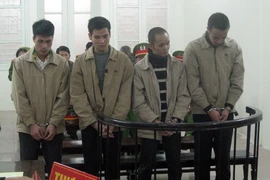 Mang dao đi trả thù, bị trai làng đánh hội đồng tử vong tại chỗ