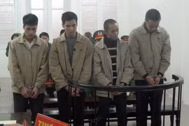 Mang dao đi trả thù, bị trai làng đánh hội đồng tử vong tại chỗ