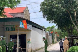 Bắt giữ nghi can cố thủ trong nhà sau nhiều tiếng súng nổ khiến 2 người tử vong