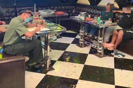 Không chấp hành quy định phòng chống dịch, quán karaoke vẫn mở cửa đón khách