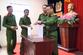 Phòng Cảnh sát môi trường CATP Hà Nội chung tay hướng về miền Trung