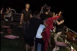 Về vụ đánh ghen, lột đồ cô gái tại quán cà phê ở Ba Vì