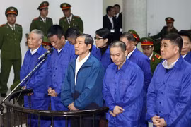 Người chi tiền lại quả "Nắm dao đằng lưỡi"