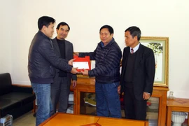 Báo ANTĐ tiếp tục trao tiền ủng hộ đồng chí Trịnh Anh Hiếu