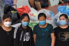 Bốn ‘quý bà' rủ nhau đến quán karaoke đánh bạc ăn tiền