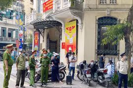 Quận Hoàn Kiếm, Hà Nội: Ba ngày xử phạt hơn 100 trường hợp không đeo khẩu trang