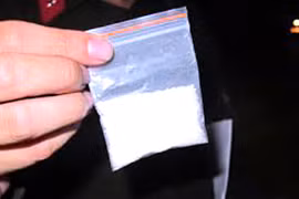 Tranh thủ mua heroin trên đường về thăm mẹ ốm