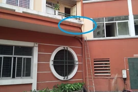 Bé gái 4 tuổi tử vong tại chỗ khi rơi từ tầng 11 xuống tầng 2