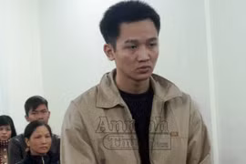 Nhân viên trông xe sát hại nhân viên chạy bàn vì bị... "soi"