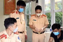 Kiểm tra vi phạm giao thông “lòi” ra ma tuý